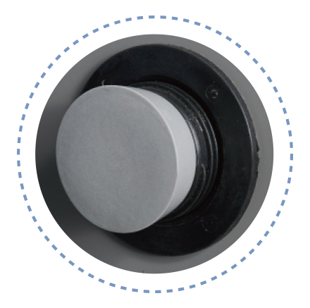 2 кабельных порта (Ø100 мм), по одному с каждой стороны, поставляются с серыми мягкими резиновыми заглушками и крышками.